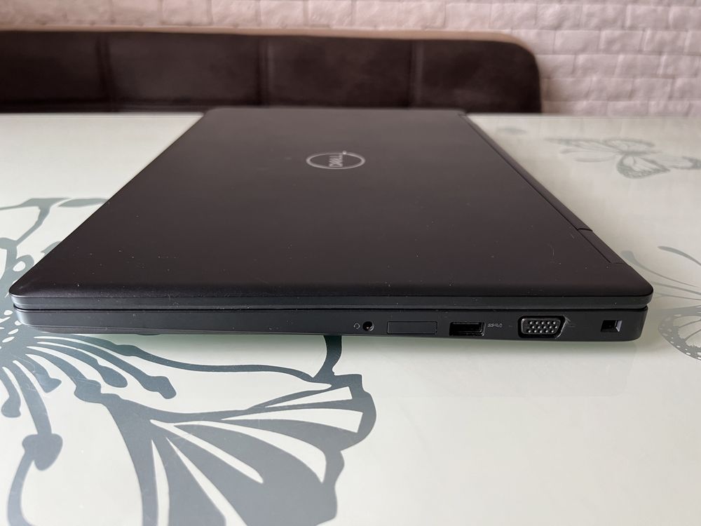 Dell 5590/i5-8250U/15.6" HD/RAM 8GB/SSD 128GB