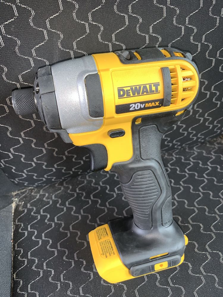 Акумуляторний імпульсний ударний гайковерт шуруповерт DEWALT DCF885