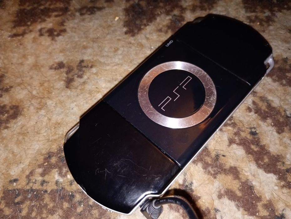 PSP 2004 Przerobione + karta ms2 Duo 2gb i ładowarka