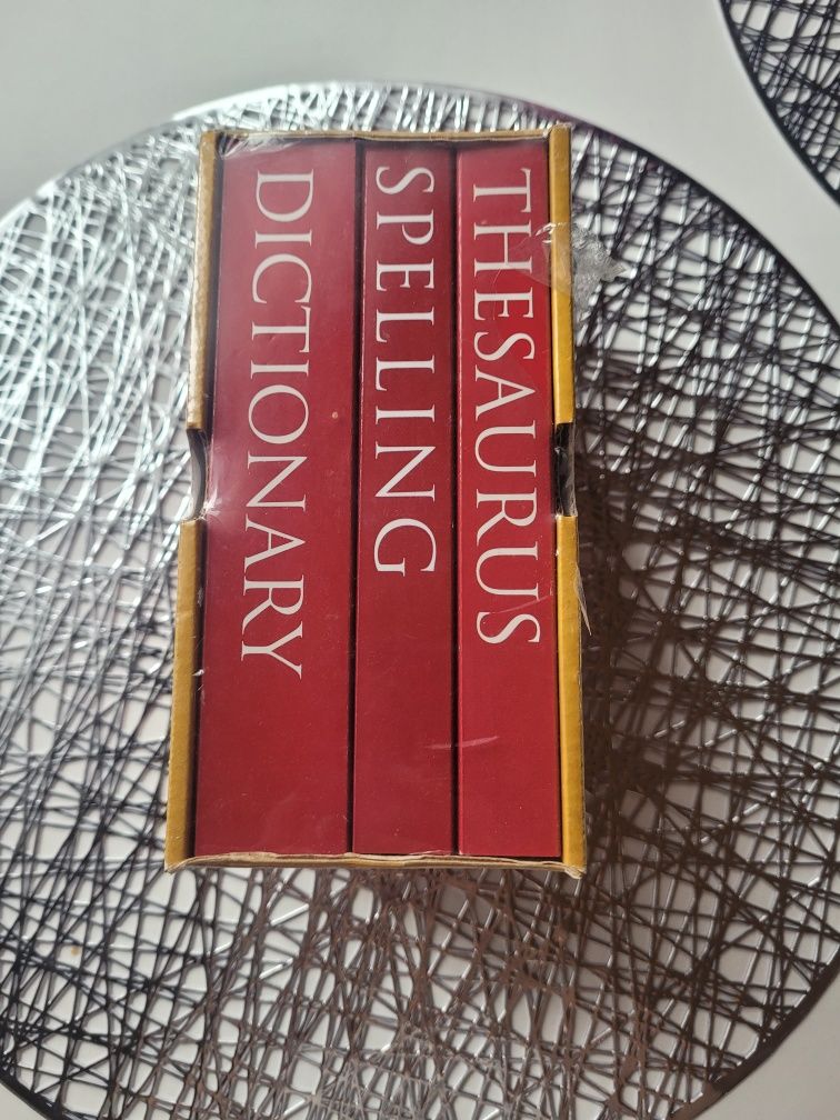 Nowy komplet 3 książek słowników thesaurus spelling dictionary angiels