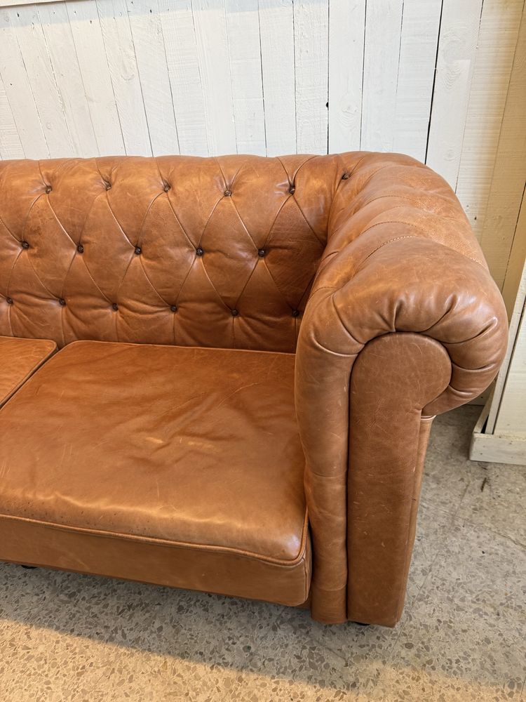 Sofa chesterfield em pele 3 lugares