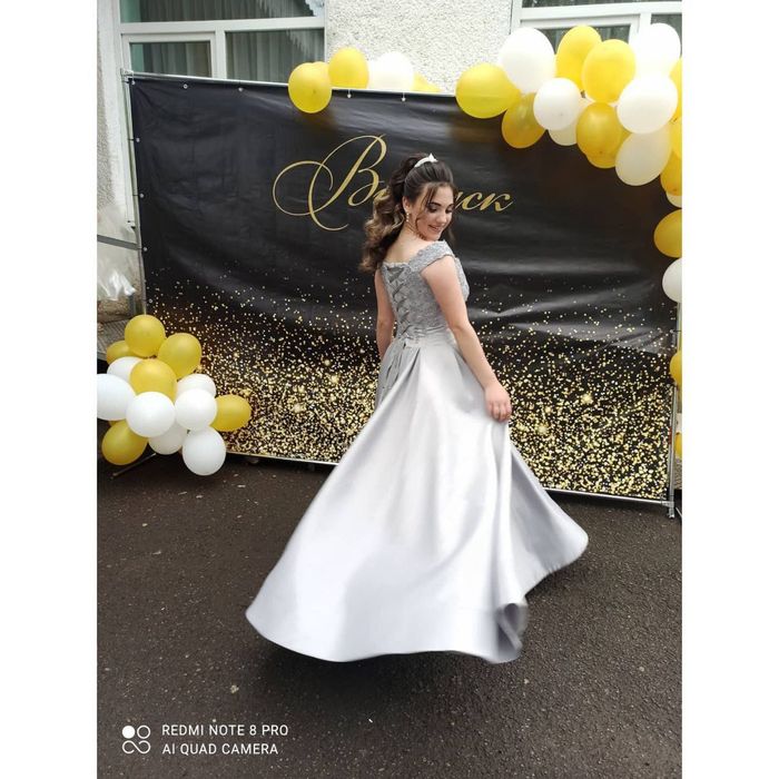 Випускне пляття.