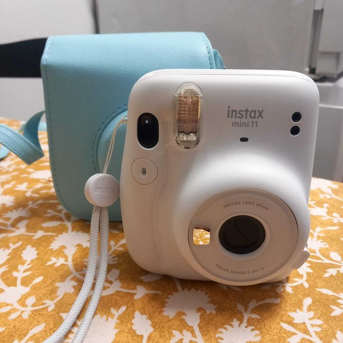 Instax mini 11 Branco SEM RECARGAS (com estojo)