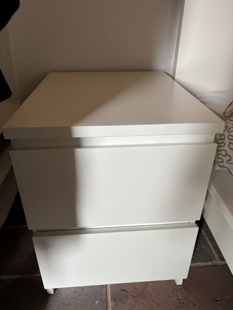Comodas mesa cabeceira Ikea Malm