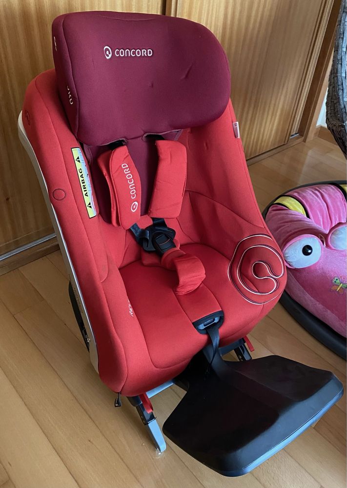 Cadeira Auto Concord Reverso Plus i-Size Isofix Vermelha