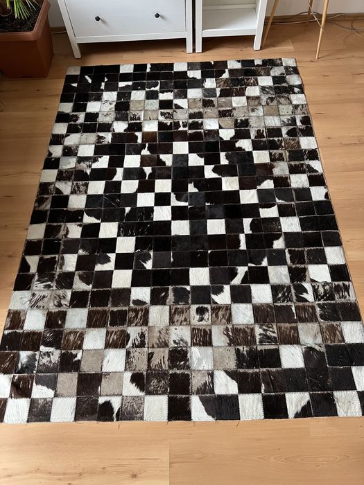 Dywan bydlęca skóra Patchwork czarno bialy ikea