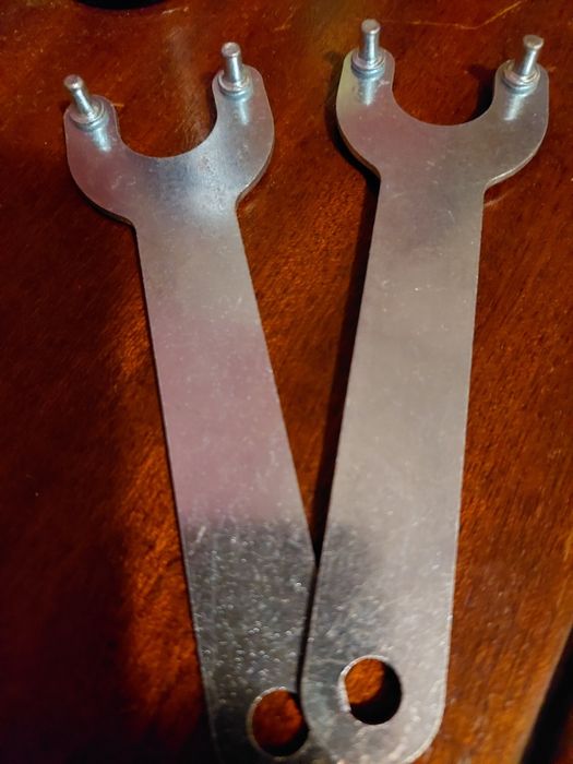 2 Chaves para disco barbadora.