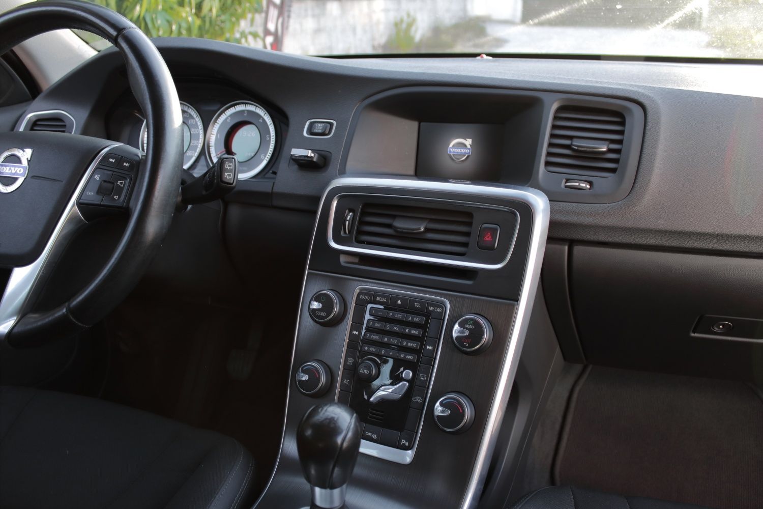 Volvo V60 1.6 D Momentum (180€/Mês)