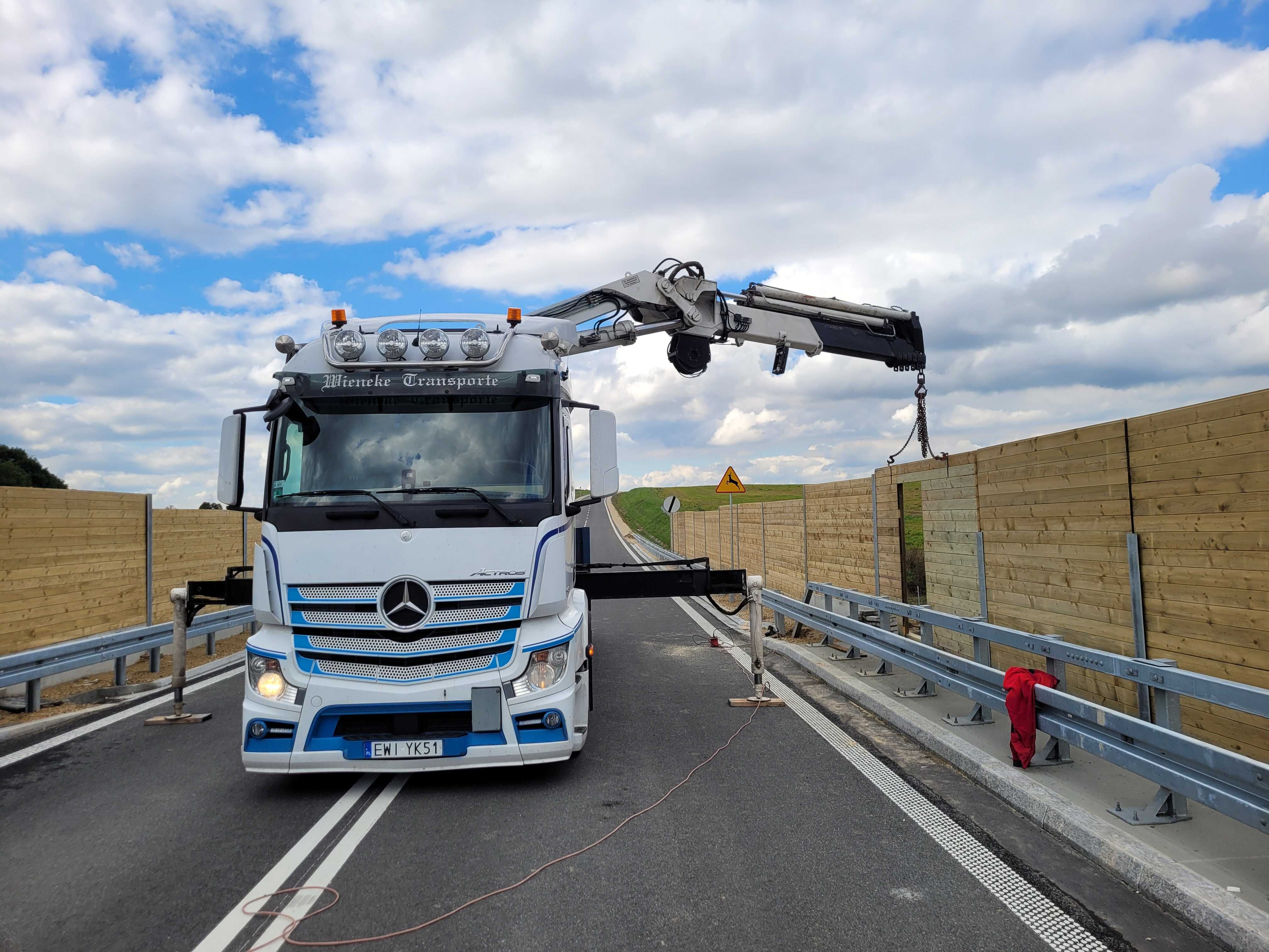 Transport HDS domki Holenderskie zestaw z naczepą Gabaryt Pilot