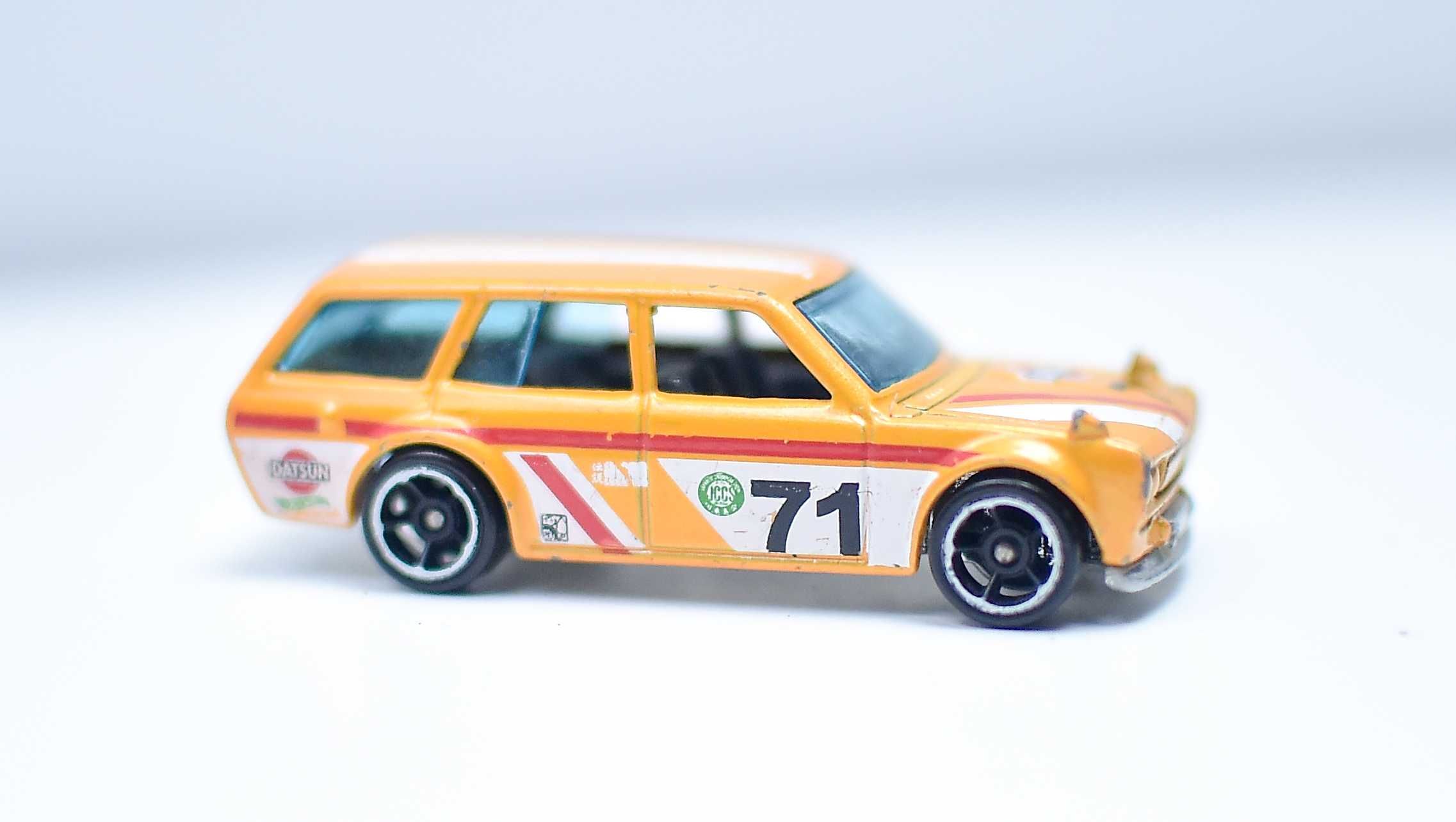 Samochodzik: Hot Wheels 2013 Datsun Bluebird 510 Wagon