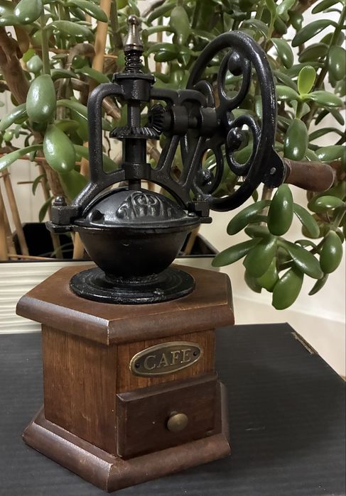Ręczny drewniany młynek do kawy w stylu retro