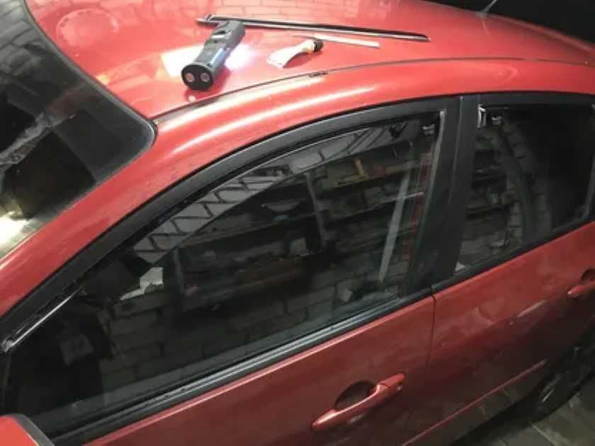 Вітровики вставні Mazda 3 HTB (2003-2008) Heko Team нові 4 шт