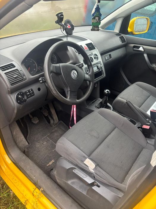 Touran Volkswagen 2009 uszkodzony
