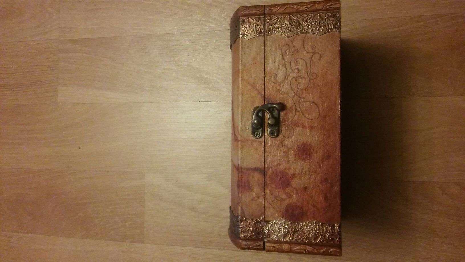 Drewniane pudełko na skarby