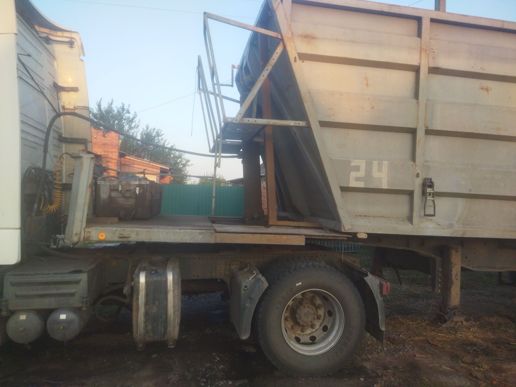 Продам прицеп самосвал (також є тягач volvo fh12 460)