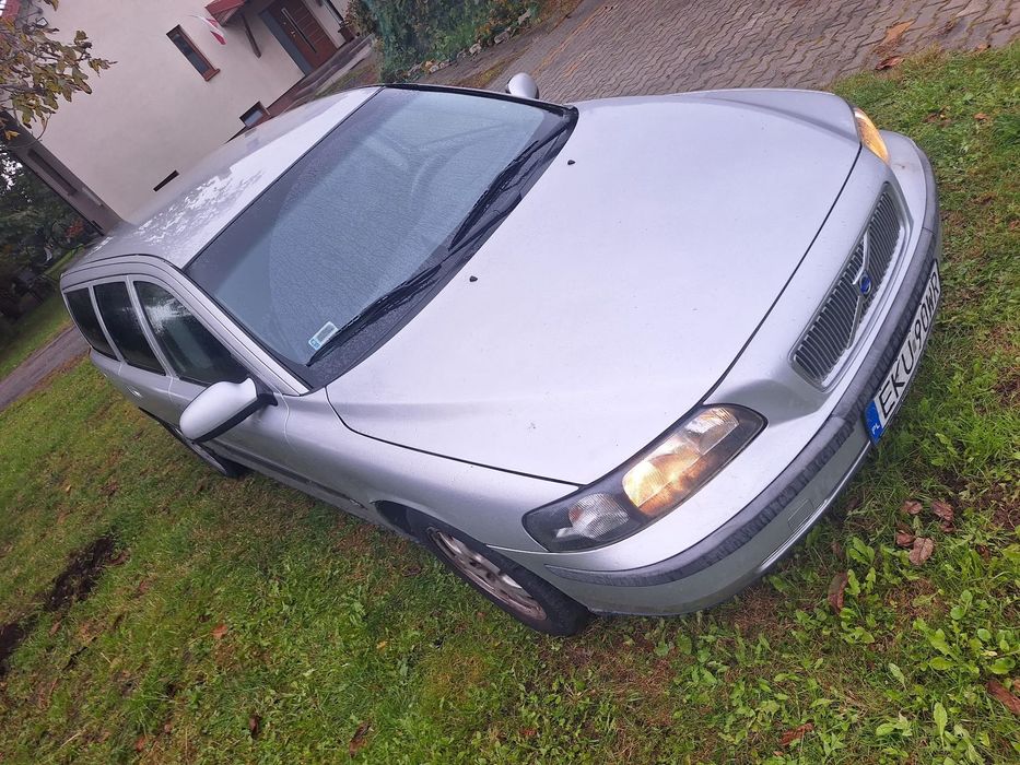 Volvo V70 VOLVO V70 2.4D5 srebrny kombi