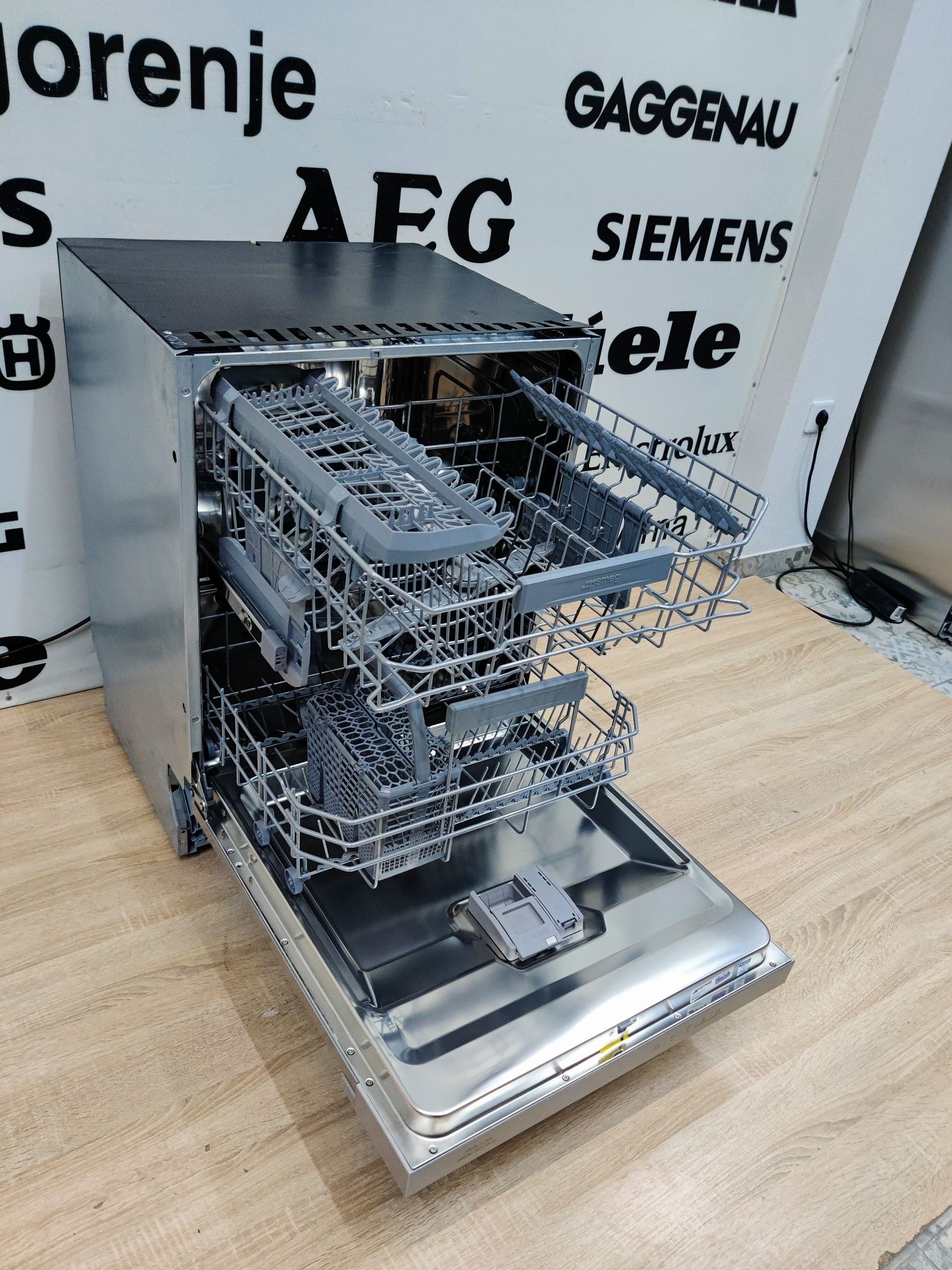Встраиваемая посудомоечная машина SMEG™. 2022 год. Сост. Новой