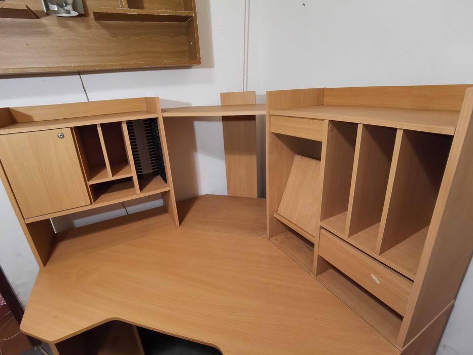 Secretaria de canto em madeira - muito bom estado