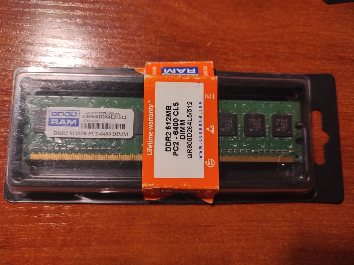 Дві плажки DDR2 на 512 MB
