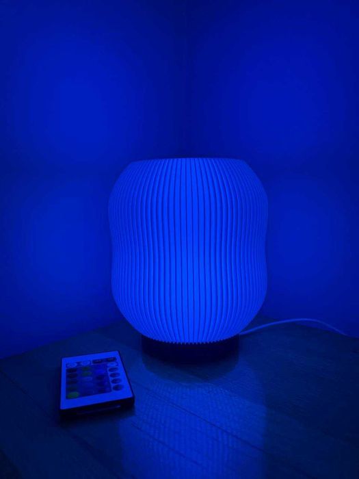 Настільна лампа з RGB підсвіткою