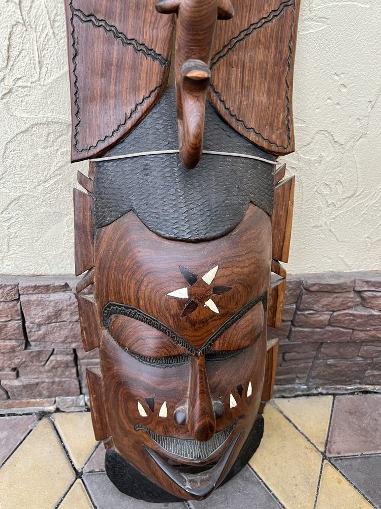 Африканська маска з червоного дерева та слонової кістки, ручна робота