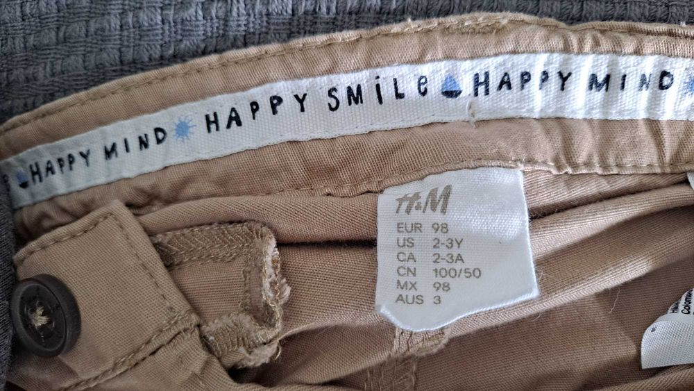 Calça chino bege com bolso faca e elástico na cintura
