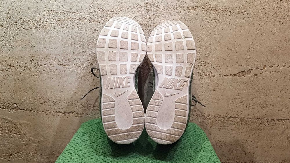 NIKE TANJUN EASE ON r.42 jak nowe stan idealny