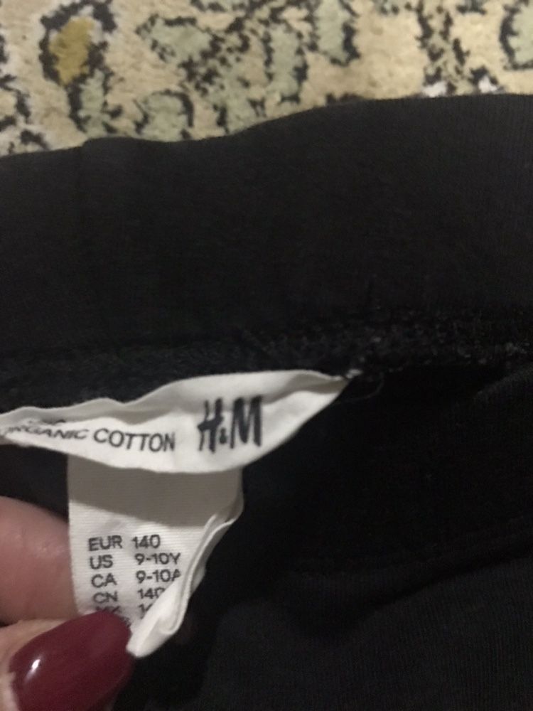 H&M Spodnie dresowe blysk r. 140