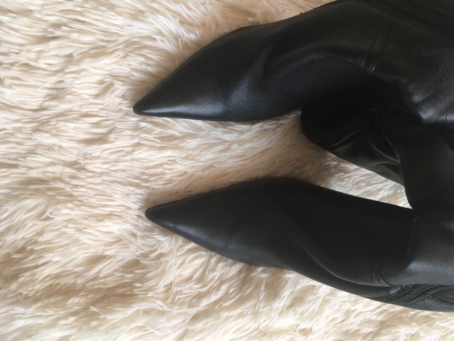 Чоботи на каблуку ботфорти