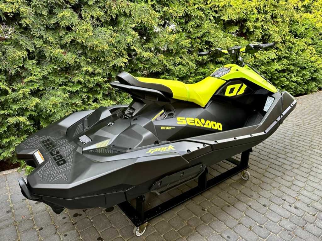 Skuter wodny SeaDoo Spark Trixx 2023 3up, 2 mth, Manta Green,