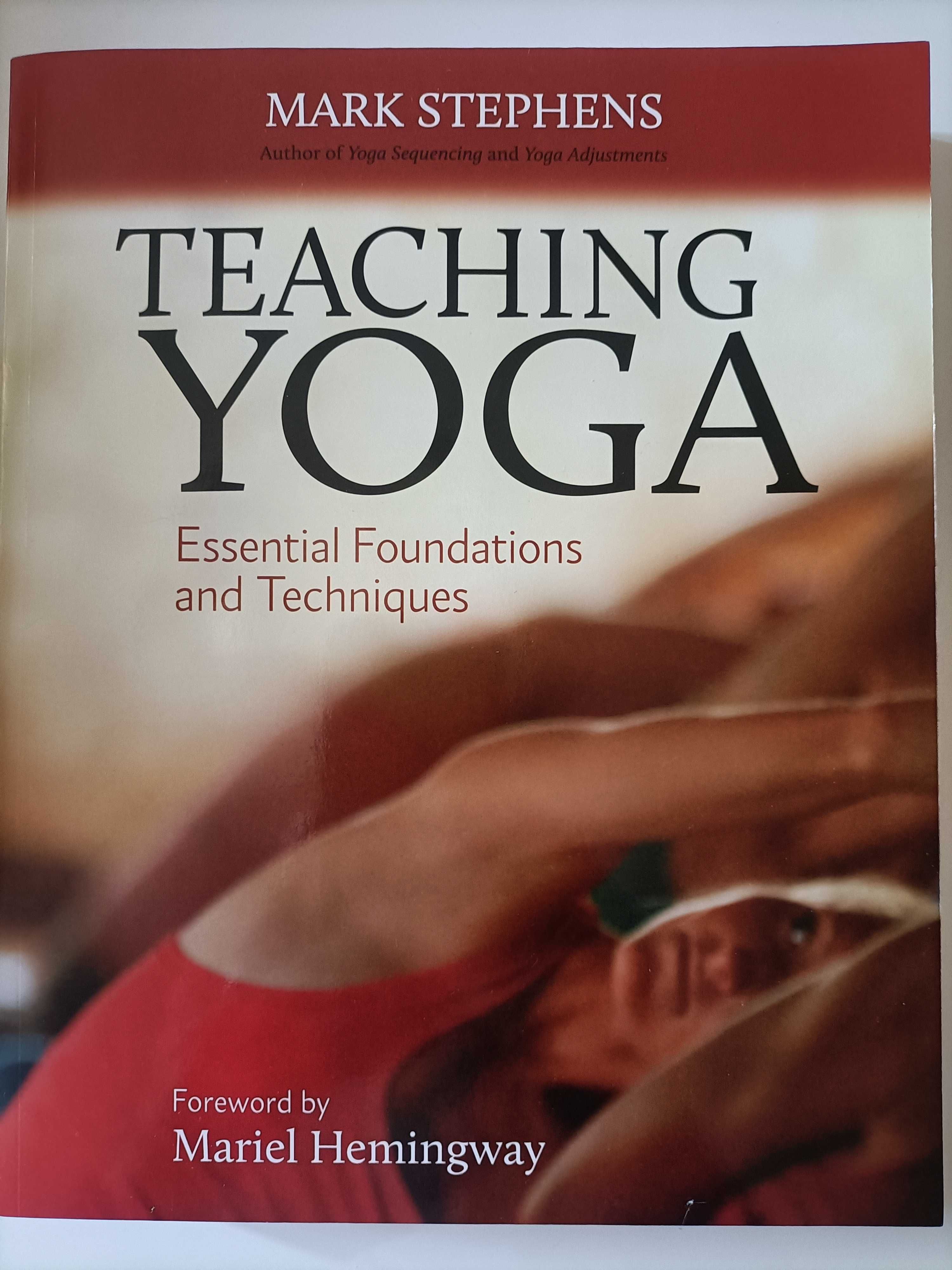 Livro "Teaching Yoga"