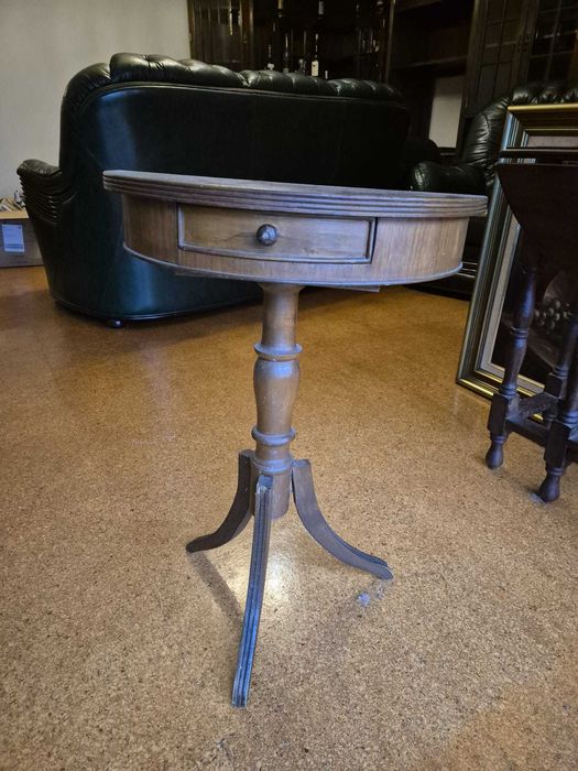 Mesa de canto pequena em madeira