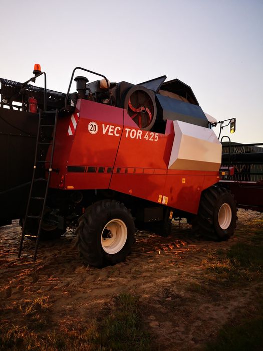kombajn zbożowy rostselmash vector 425