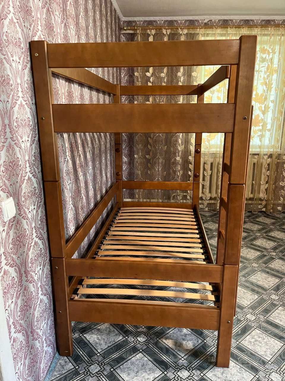 Ліжко двохярусне дерев'яне
