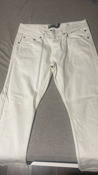 Calças de ganga brancas usadas