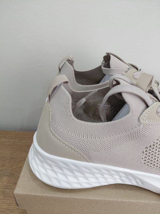 Beżowy buty damskie sportowe skarpety ccc 41