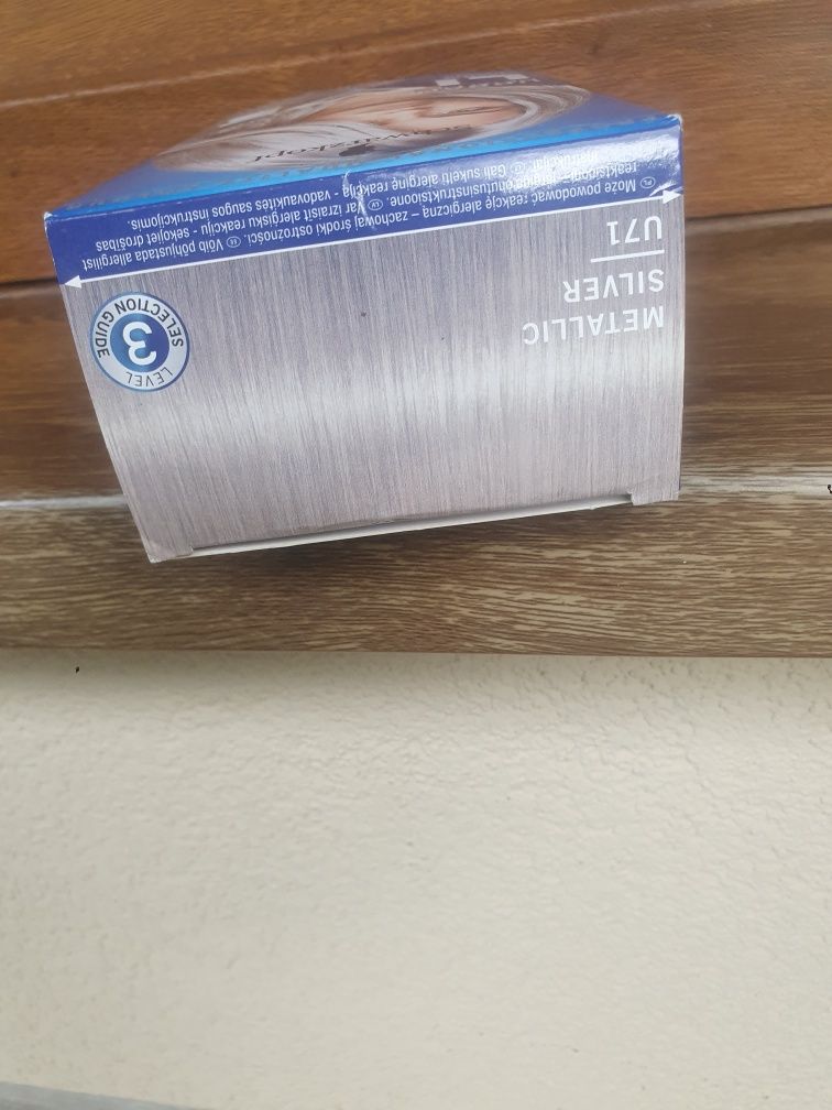 Farba do włosów Schwarzkopf jasnoszary