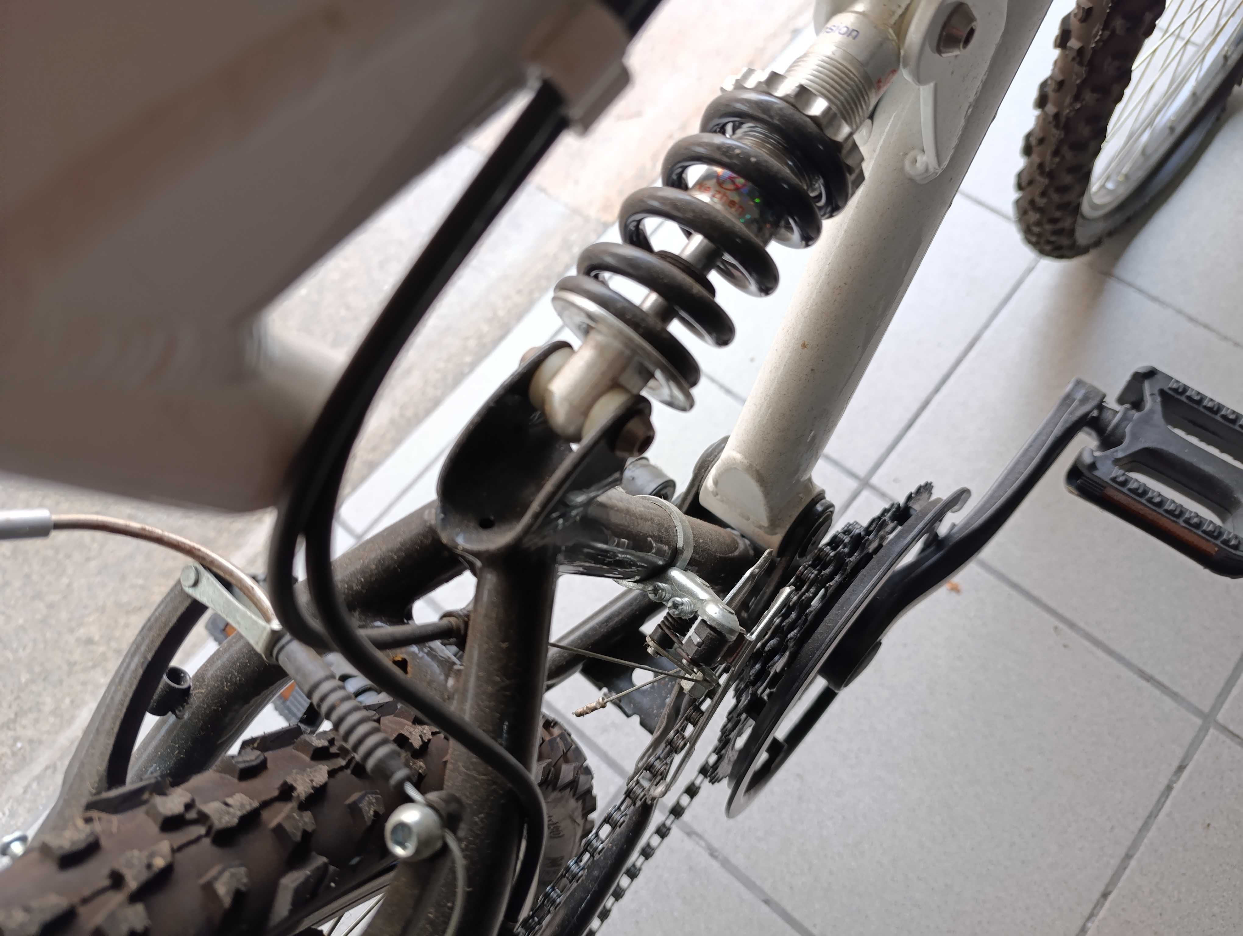 Bicicleta em alumínio