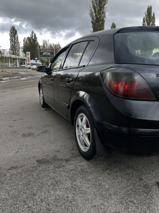Некрашеный Opel Astra H 1,6 г/бенз