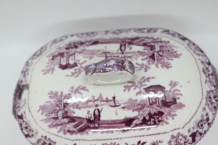 Pequena Terrina em Porcelana Espanhola Piikman XIX em Roxo 18 cm