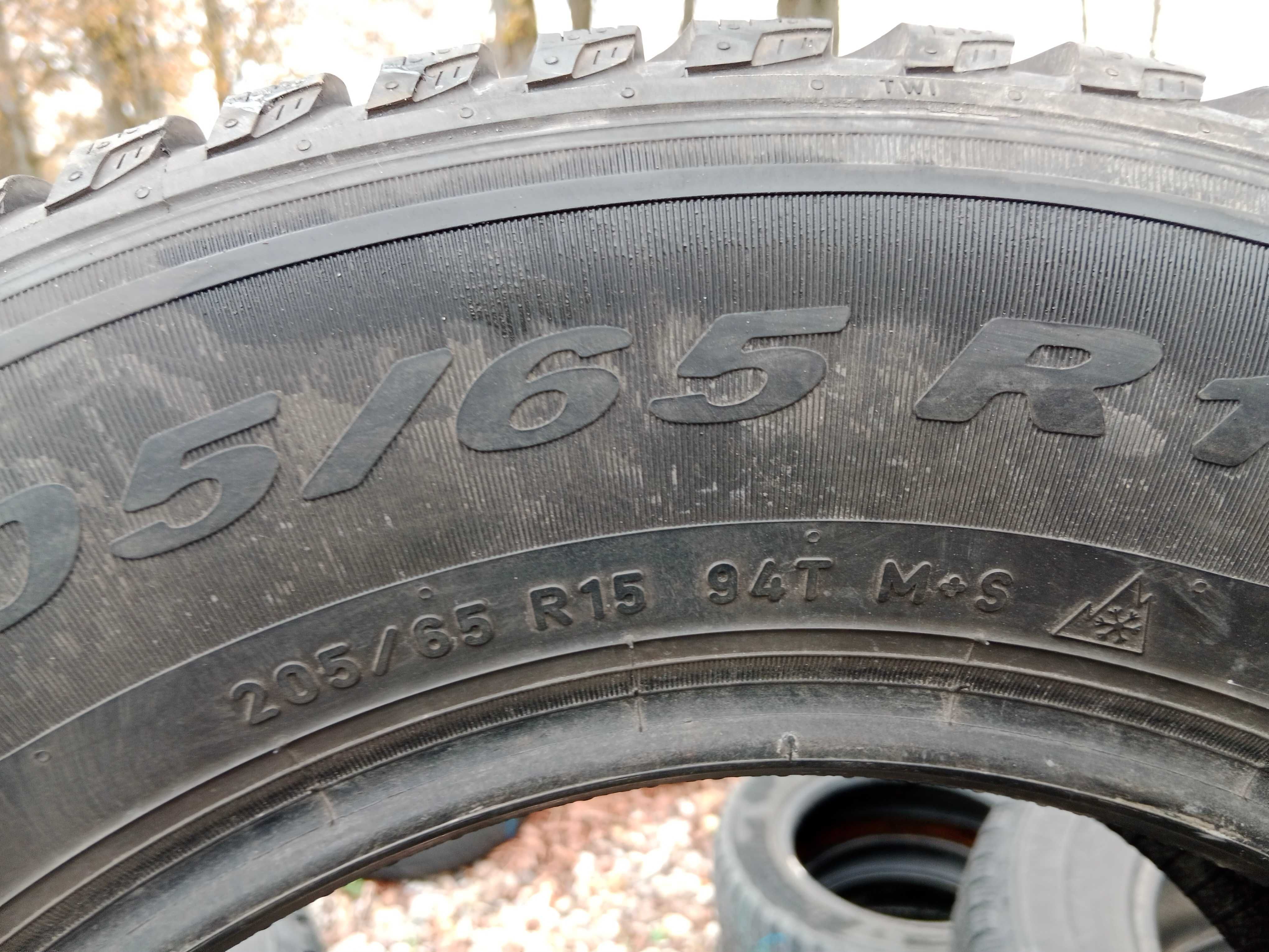 Opona używana 205/65R15 Pirelli Winter Cinturato TM 1szt.