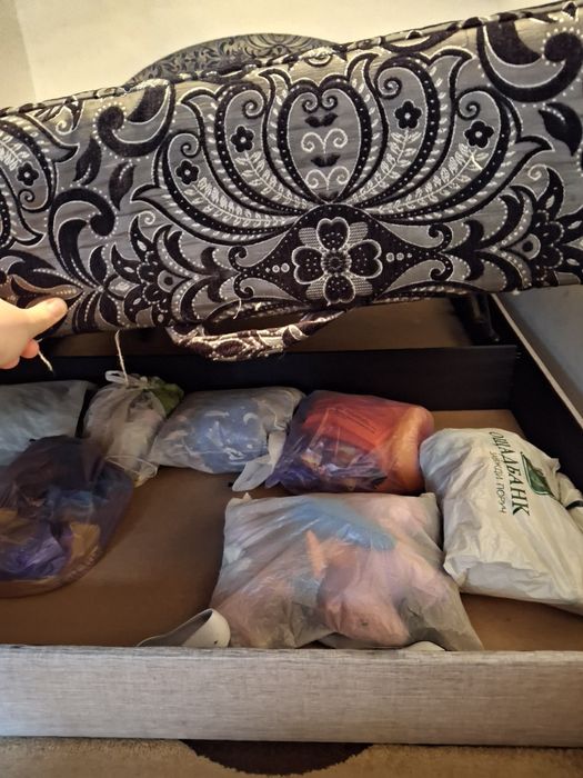 Ліжко старе з підйомом