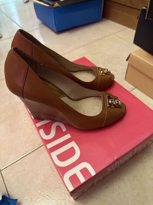 Sapato alto cunha usado