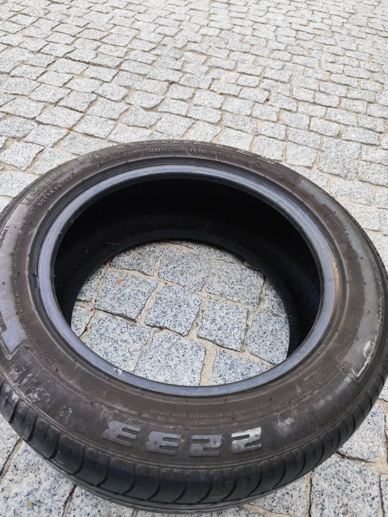 Pneu 205/55 R16 quase novo