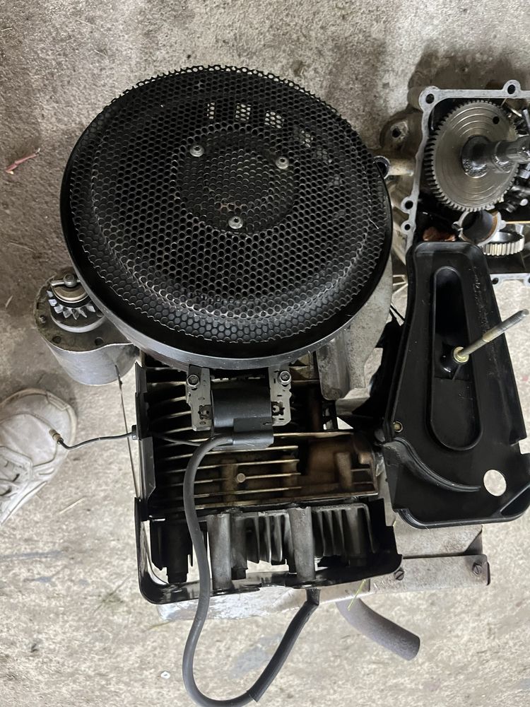 Silnik na Części Briggs & Stratton  13HP