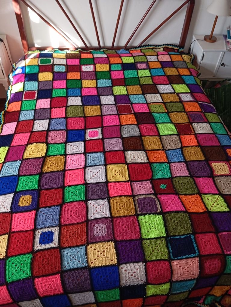 Colcha da avó acabada da fazer. Medidas 2,90 x 1,85. Para cama  indivi
