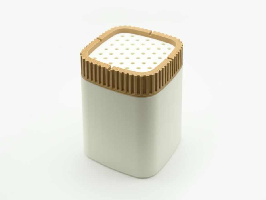 Kubek na szczoteczki z podstawką i odpływem wody – druk 3D