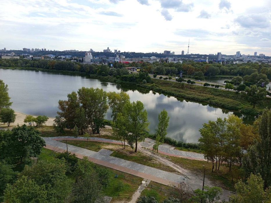Продам 3-ком.квартиру,возле метро Оболонь, ул. Иорданская 11Д