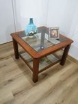 Mesa em madeira para sala com vidro