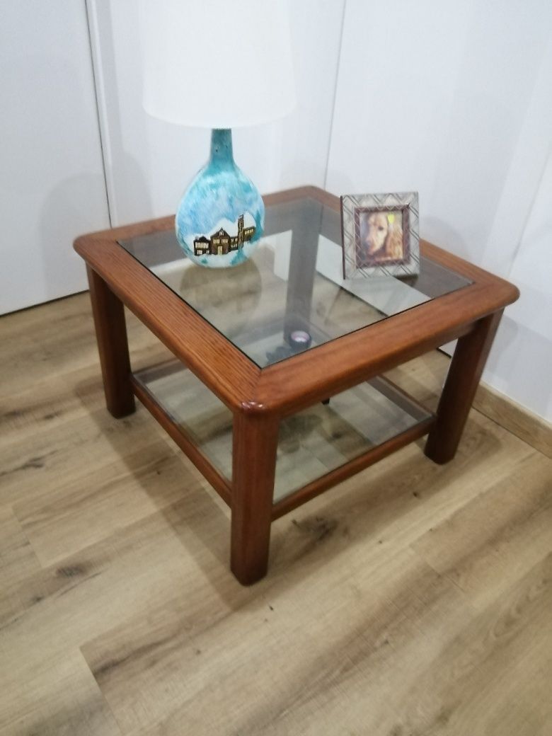 Mesa em madeira para sala